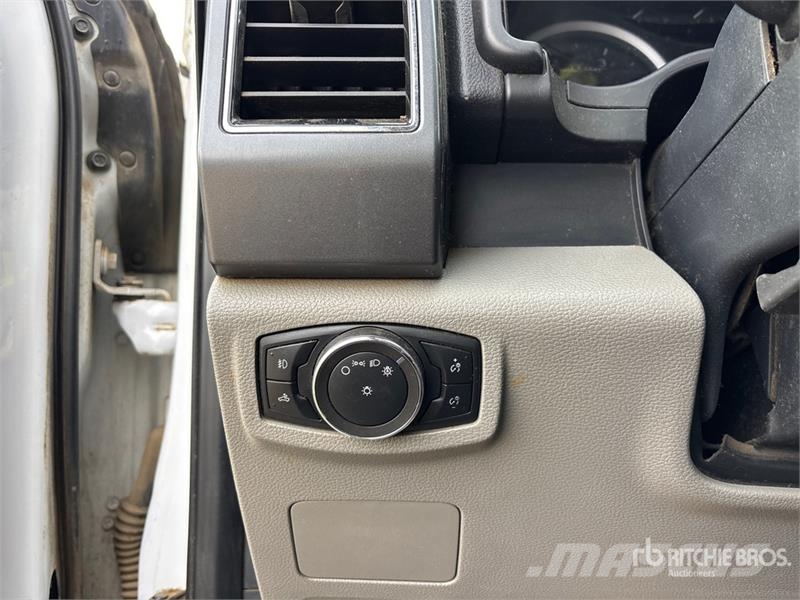 Ford F-350 4x4 Crew Cab Pickup Ostalo