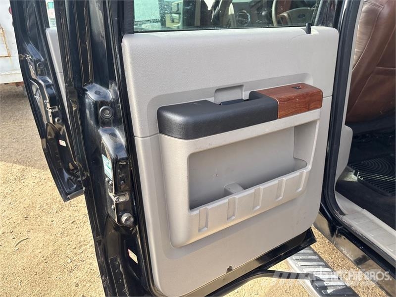 Ford F-350 Cabela's Edition 4x4 Crew Cab Pickup Andre varebiler