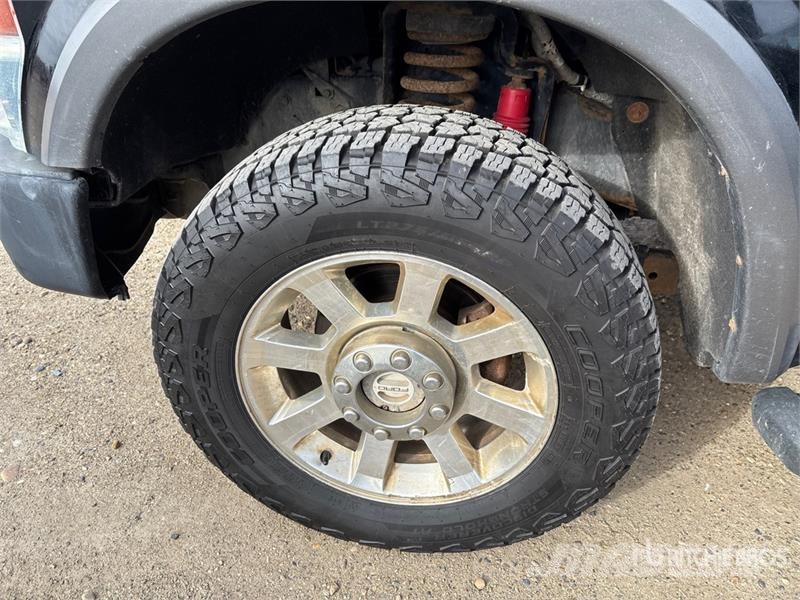 Ford F-350 Cabela's Edition 4x4 Crew Cab Pickup Andre varebiler