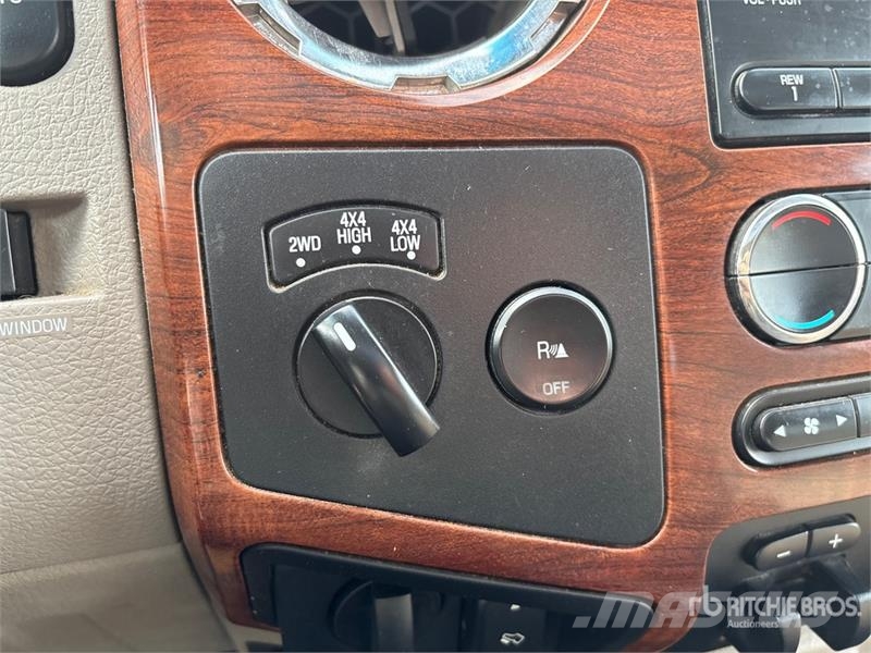 Ford F-350 Cabela's Edition 4x4 Crew Cab Pickup Andre varebiler