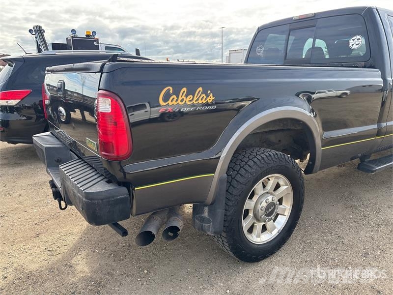 Ford F-350 Cabela's Edition 4x4 Crew Cab Pickup Andre varebiler