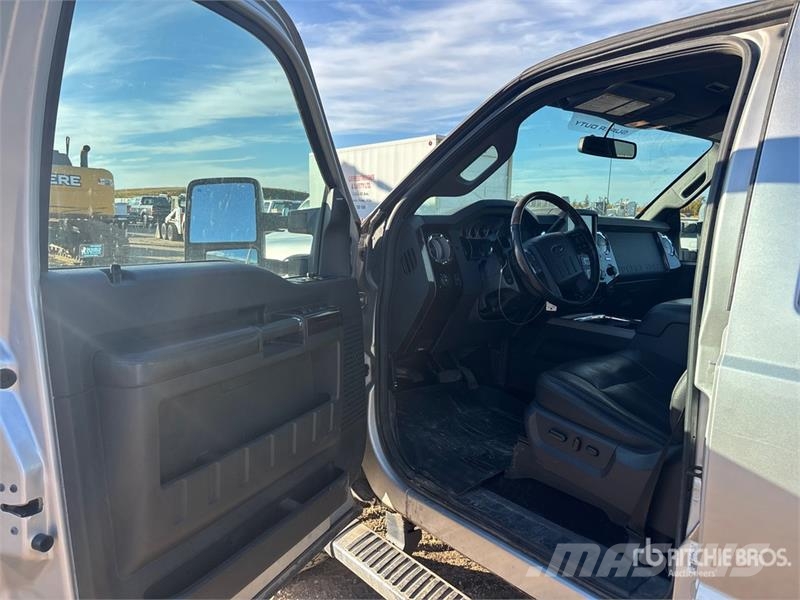 Ford F-350 Lariat 4x4 Crew Cab Pickup Ostalo
