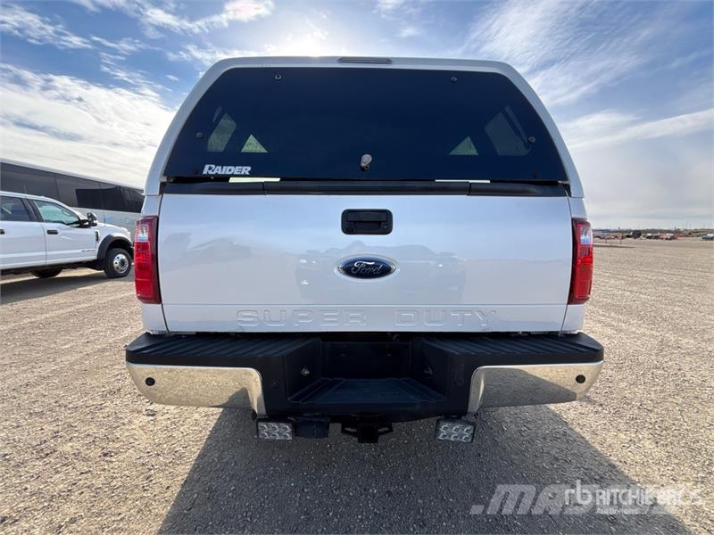 Ford F-350 Lariat 4x4 Crew Cab Pickup Autre fourgon / utilitaire