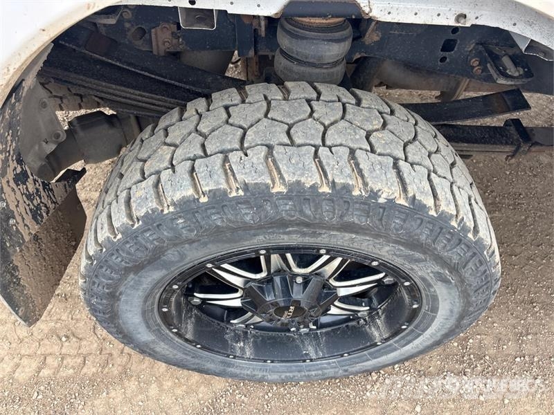 Ford F-350 Lariat 4x4 Crew Cab Pickup Andre