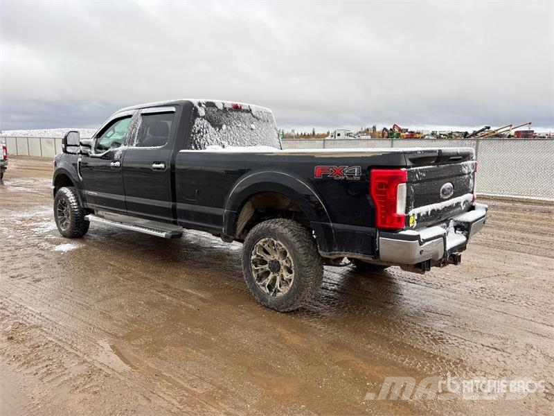 Ford F-350 Lariat 4x4 Crew Cab Pickup Furgoni altro