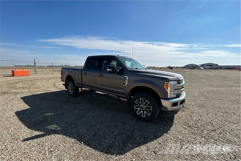 Ford F-350 Lariat 4x4 Crew Cab Pickup Andre