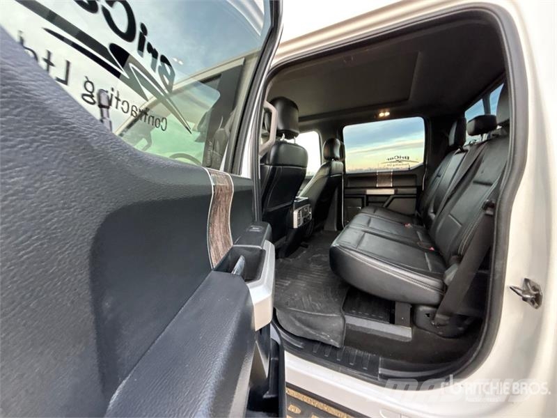 Ford F-350 Lariat 4x4 Crew Cab Pickup Ostalo