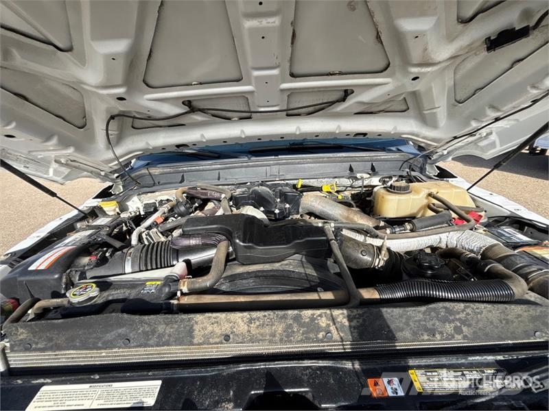 Ford F-350 Lariat 4x4 Crew Cab Pickup Autre fourgon / utilitaire