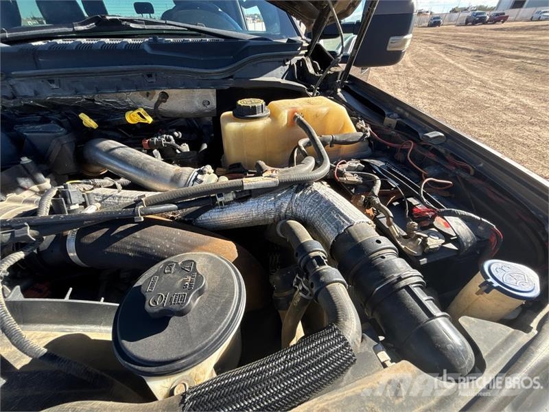 Ford F-350 Lariat 4x4 Crew Cab Pickup Diger