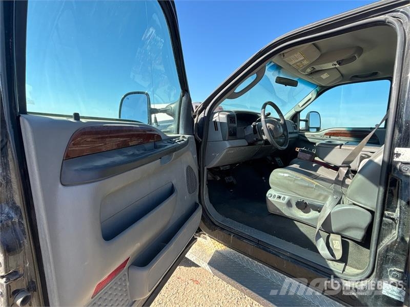 Ford F-350 Lariat 4x4 Crew Cab Spreader Truck Veicoli municipali