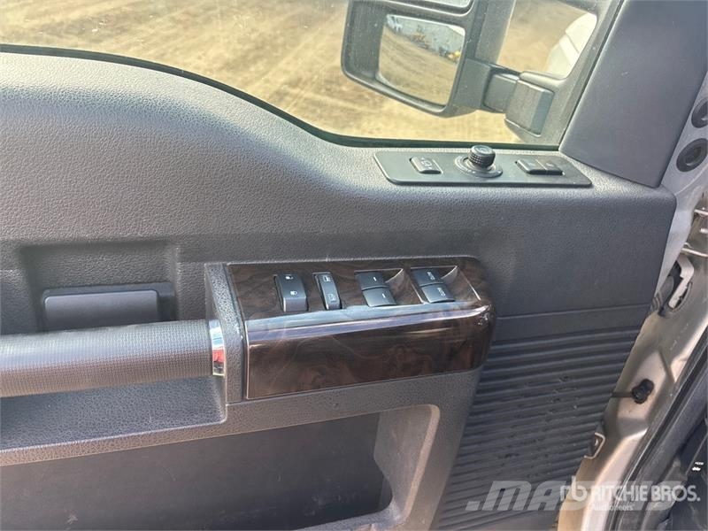 Ford F-350 Lariat 4x4 Crew Cab Pickup Ostalo