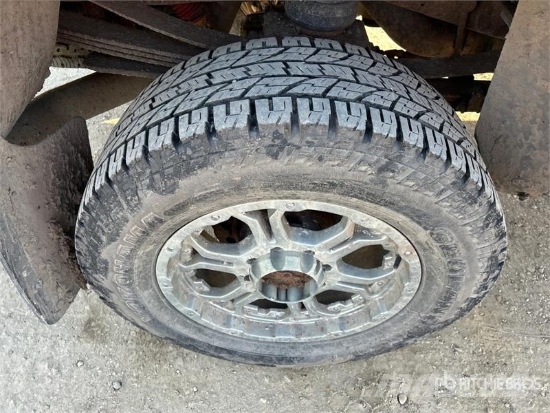 Ford F-350 Lariat 4x4 Crew Cab Pickup Muu