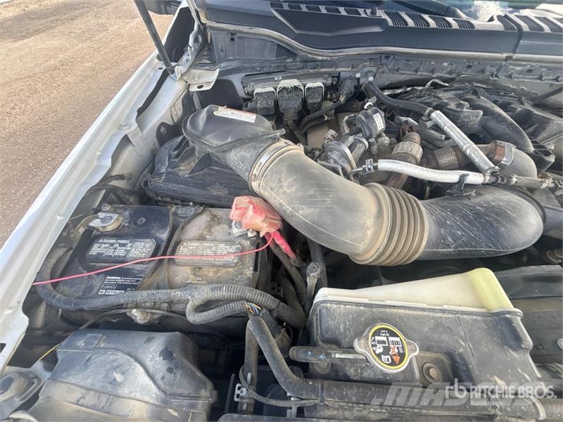 Ford F-350 Lariat 4x4 Crew Cab Pickup Muu