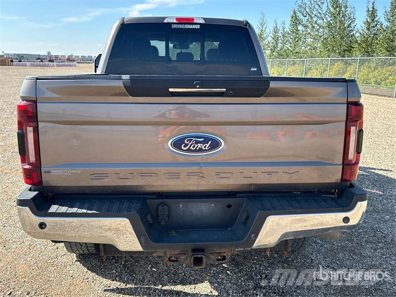 Ford F-350 Lariat 4x4 Crew Cab Pickup Прочие фургоны