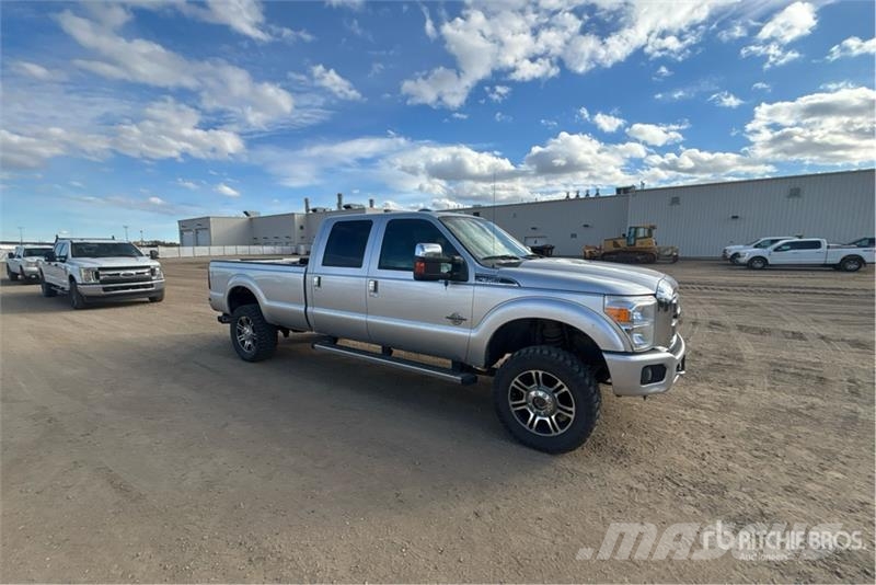Ford F-350 Lariat 4x4 Crew Cab Pickup Ostalo