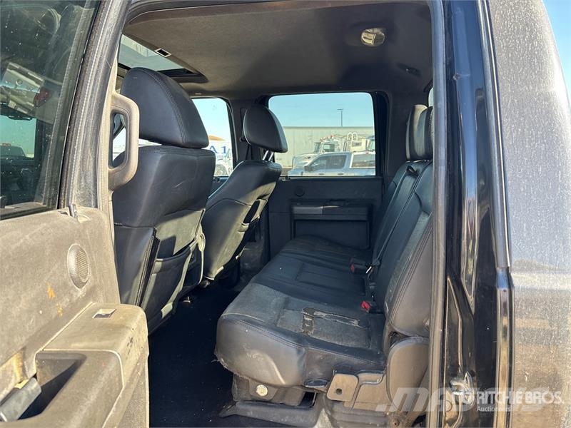 Ford F-350 Lariat 4x4 Crew Cab Pickup (Inoperable) Прочие фургоны