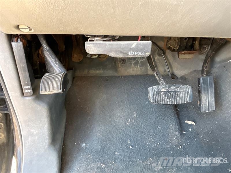 Ford F-350 Lariat 4x4 Crew Cab Spreader Truck Veicoli municipali