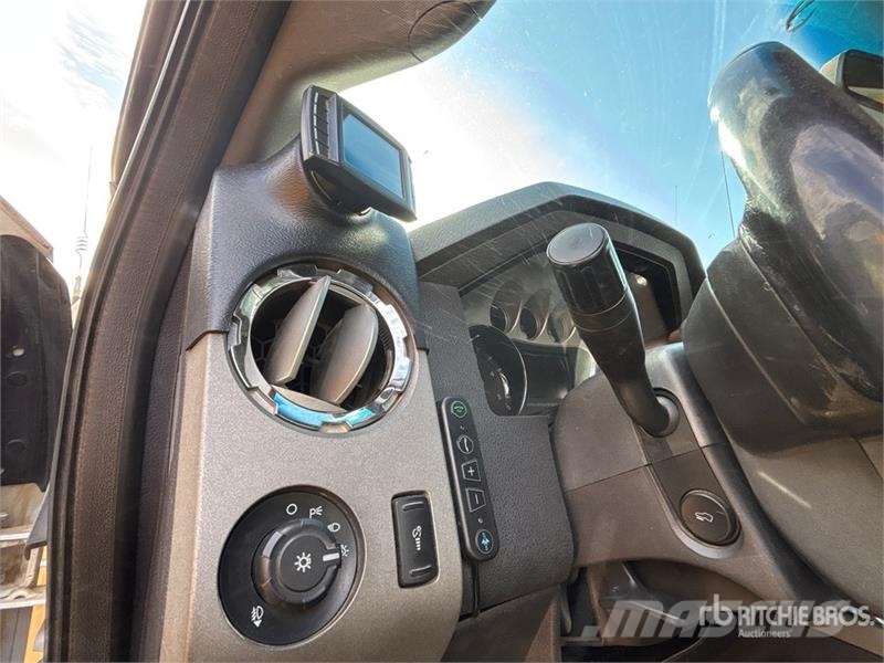 Ford F-350 Lariat 4x4 Crew Cab Pickup Ostalo