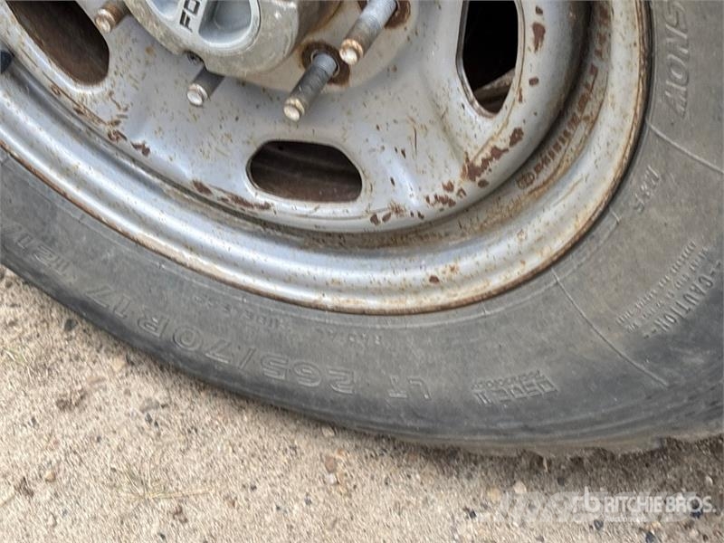 Ford F-350 Lariat 4x4 Crew Cab Pickup (Inoperable) Прочие фургоны