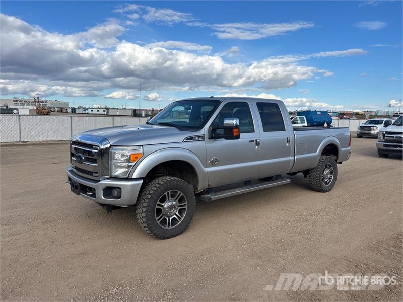 Ford F-350 Lariat 4x4 Crew Cab Pickup Ostalo
