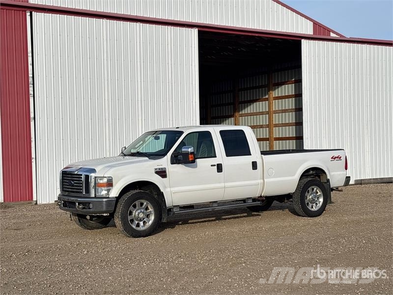 Ford F-350 Lariat 4x4 Crew Cab Pickup Otros
