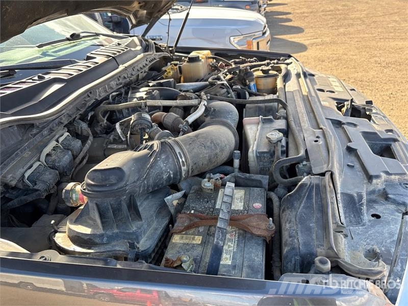 Ford F-350 Lariat 4x4 Crew Cab Pickup Ostalo