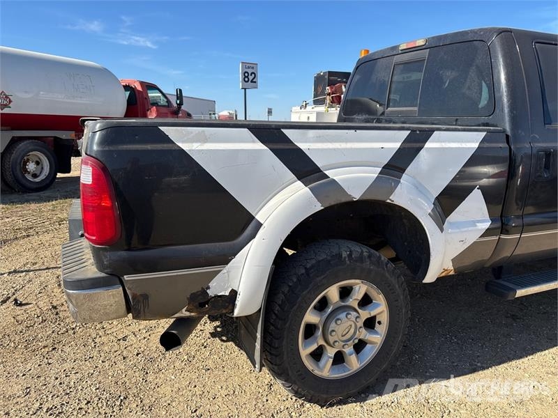 Ford F-350 Lariat 4x4 Crew Cab Pickup (Inoperable) Прочие фургоны