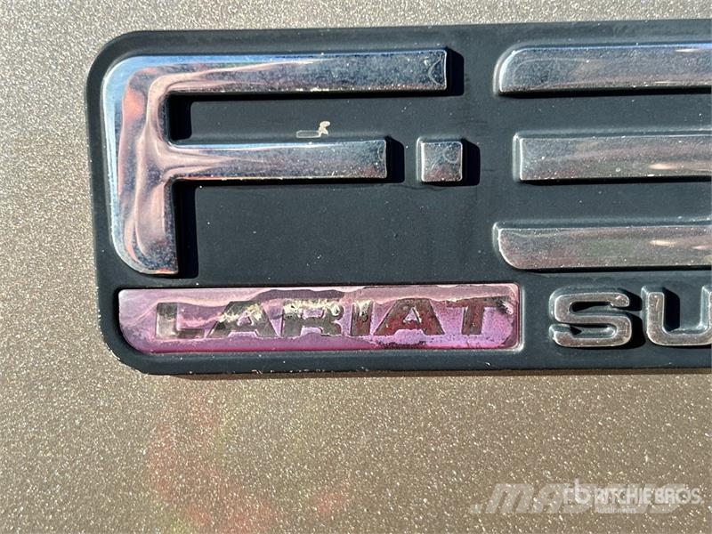 Ford F-350 Lariat 4x4 Crew Cab Pickup Muu