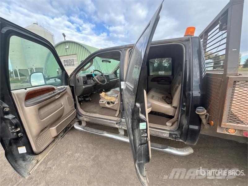 Ford F-350 Lariat 4x4 Crew Cab Pickup (Inoperable) Other