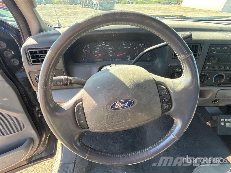 Ford F-350 Lariat 4x4 Crew Cab Spreader Truck Veicoli municipali