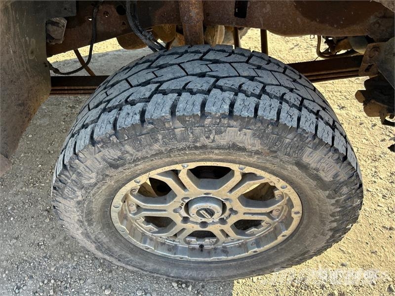 Ford F-350 Lariat 4x4 Crew Cab Pickup Muu
