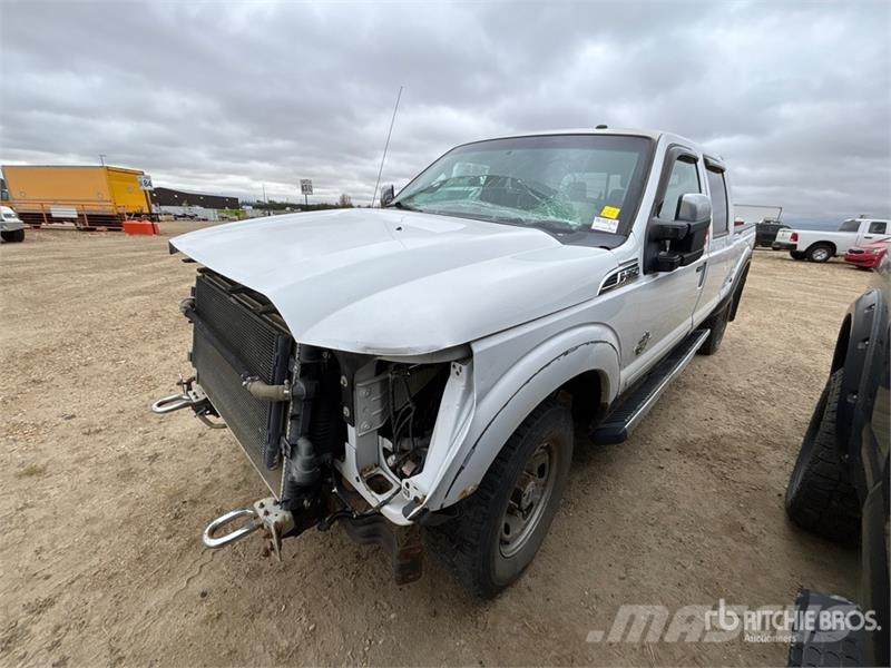 Ford F-350 Lariat 4x4 Crew Cab Pickup (Inoperable) Прочие фургоны
