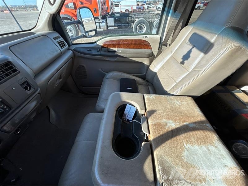 Ford F-350 Lariat 4x4 Crew Cab Pickup Muu