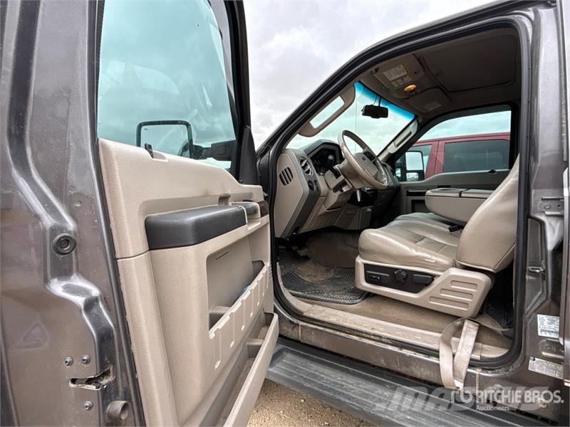 Ford F-350 Lariat 4x4 Crew Cab Pickup Ostalo