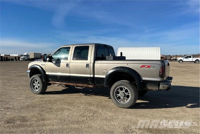 Ford F-350 Lariat 4x4 Crew Cab Pickup Muu