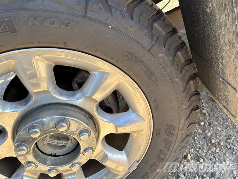 Ford F-350 Lariat 4x4 Crew Cab Pickup (Inoperable) Прочие фургоны