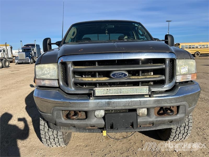 Ford F-350 Lariat 4x4 Crew Cab Pickup Muu