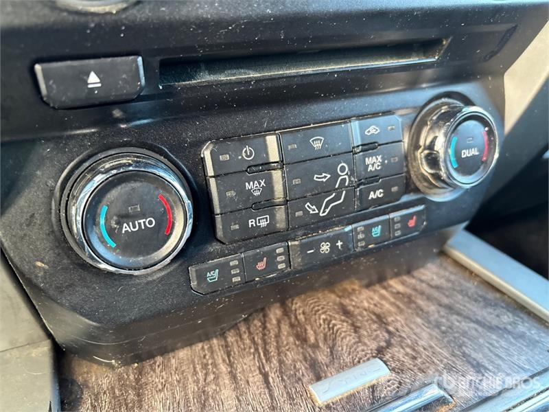 Ford F-350 Lariat 4x4 Crew Cab Pickup Ostalo