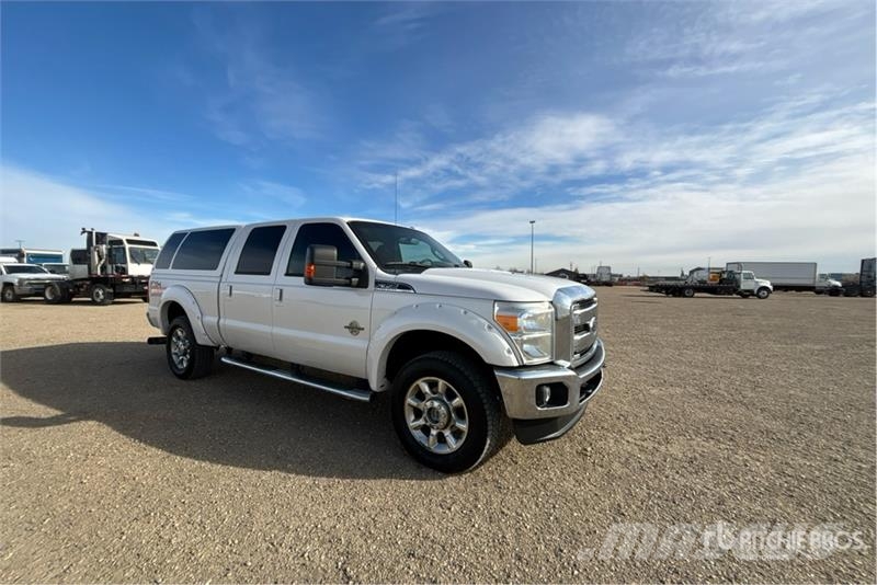 Ford F-350 Lariat 4x4 Crew Cab Pickup Autre fourgon / utilitaire