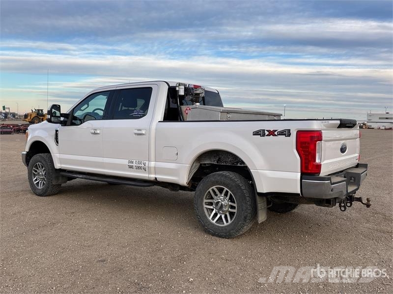 Ford F-350 Lariat 4x4 Crew Cab Pickup Ostalo