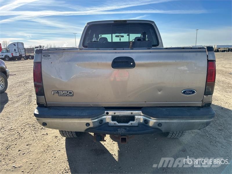 Ford F-350 Lariat 4x4 Crew Cab Pickup Muu