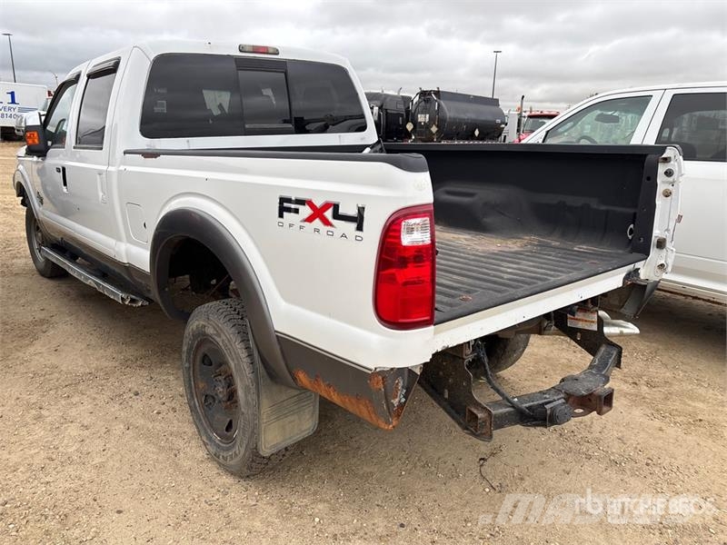 Ford F-350 Lariat 4x4 Crew Cab Pickup (Inoperable) Прочие фургоны
