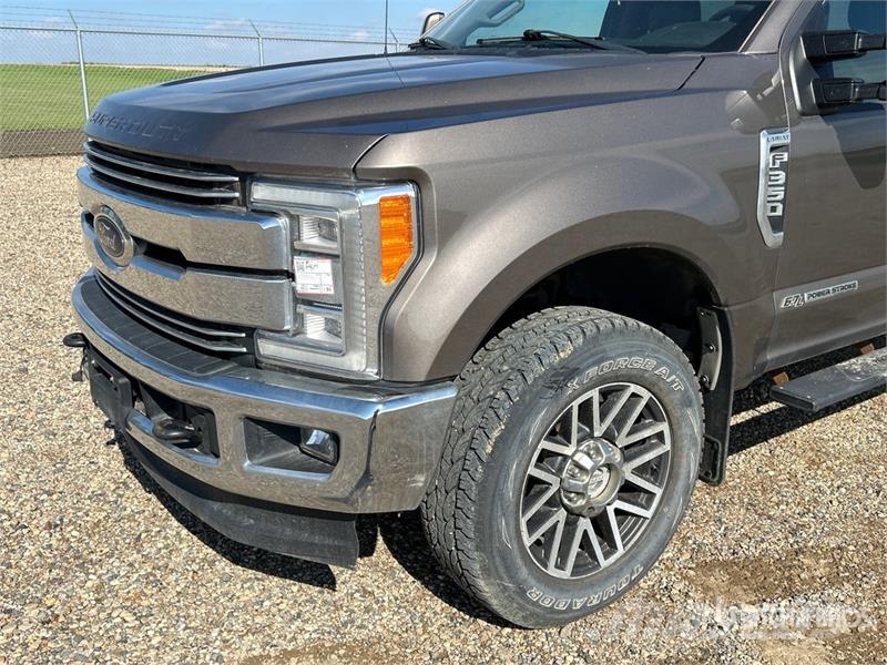 Ford F-350 Lariat 4x4 Crew Cab Pickup Прочие фургоны