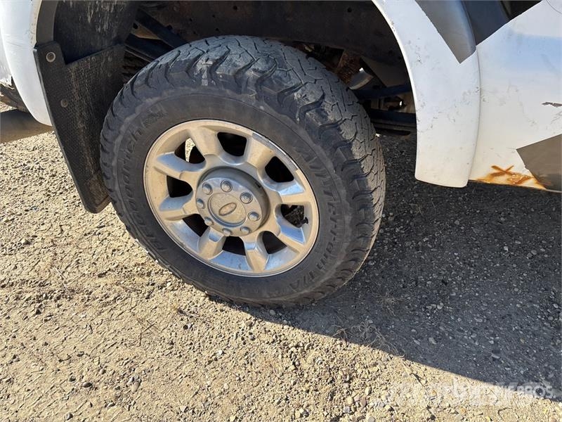 Ford F-350 Lariat 4x4 Crew Cab Pickup (Inoperable) Прочие фургоны