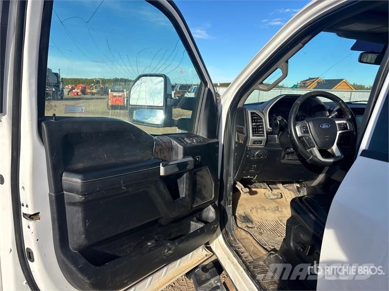 Ford F-350 Lariat 4x4 Crew Cab Pickup Övriga bilar
