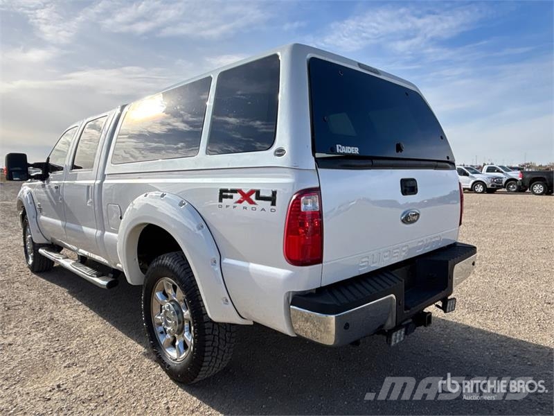 Ford F-350 Lariat 4x4 Crew Cab Pickup Autre fourgon / utilitaire