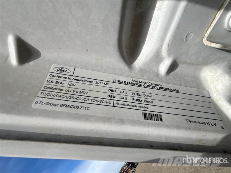 Ford F-350 Lariat 4x4 Crew Cab Pickup Autre fourgon / utilitaire