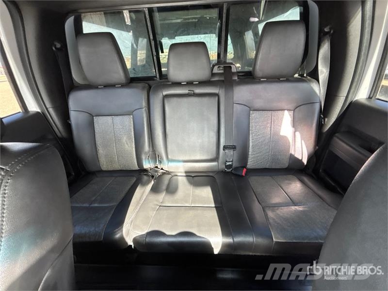 Ford F-350 Lariat 4x4 Crew Cab Pickup Autre fourgon / utilitaire