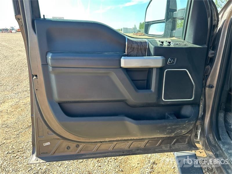Ford F-350 Lariat 4x4 Crew Cab Pickup Прочие фургоны