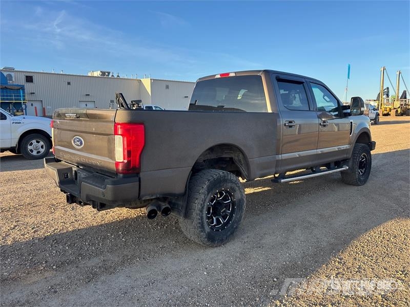 Ford F-350 Lariat 4x4 Crew Cab Pickup Furgoni altro